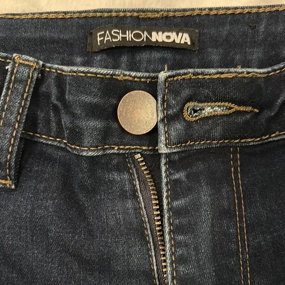 Fashion Nova Women's Blue Jeans - Picture 2 of 8
